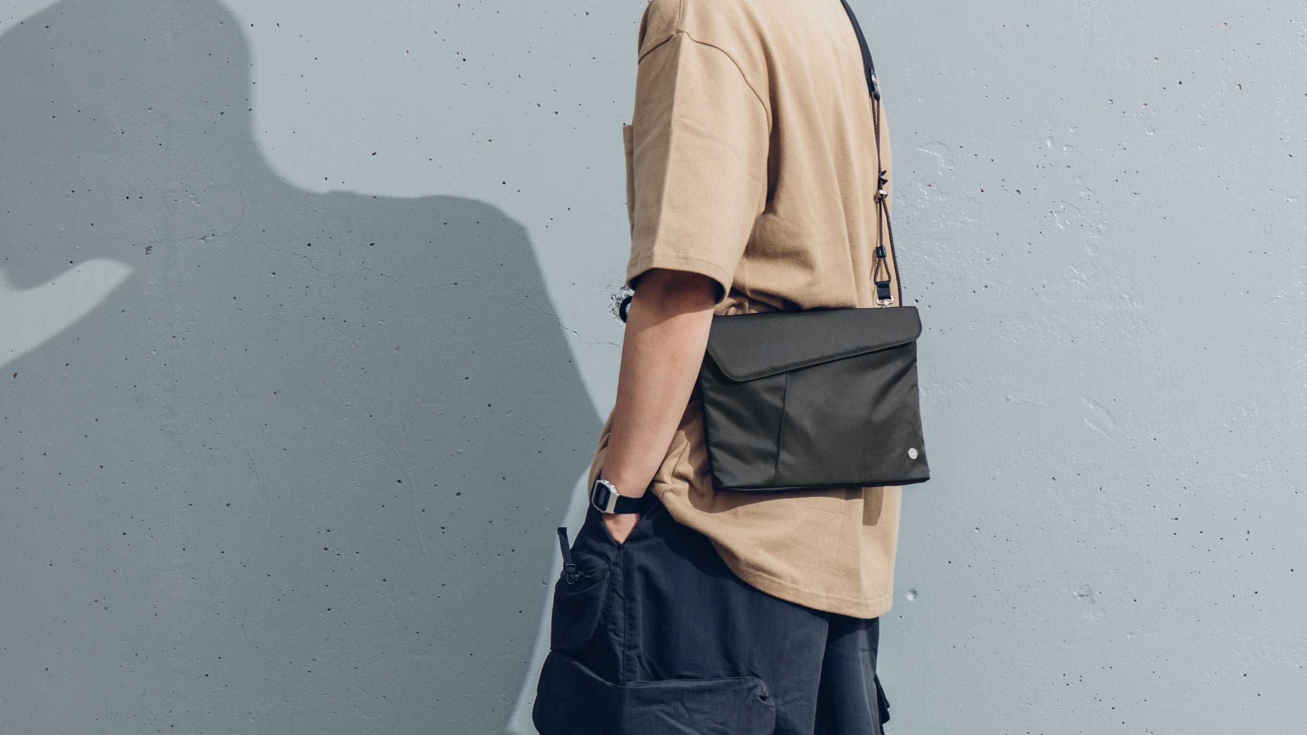 MOSHI Bags Aro Slim Crossbody Bag sacoche vert forêt, jusqu’à 11 pouces