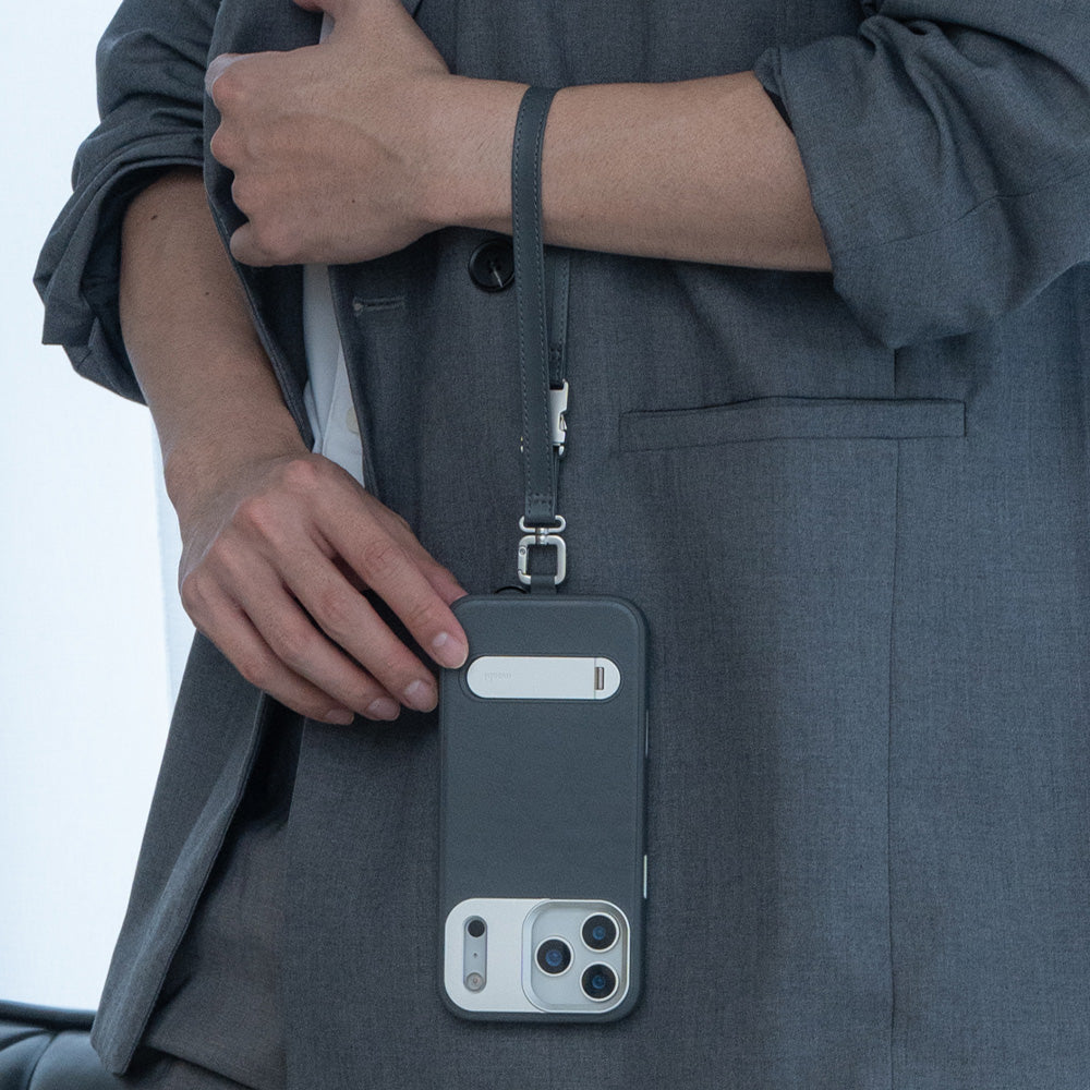 Moshi Cases Kameleon Kickstand Case coque iPhone 17 Pro brune MagSafe