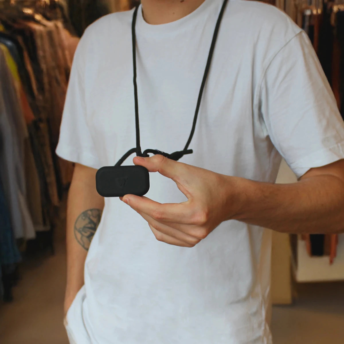 MoneyWalkie Accessoires Le cordon tour de cou noir ou beige
