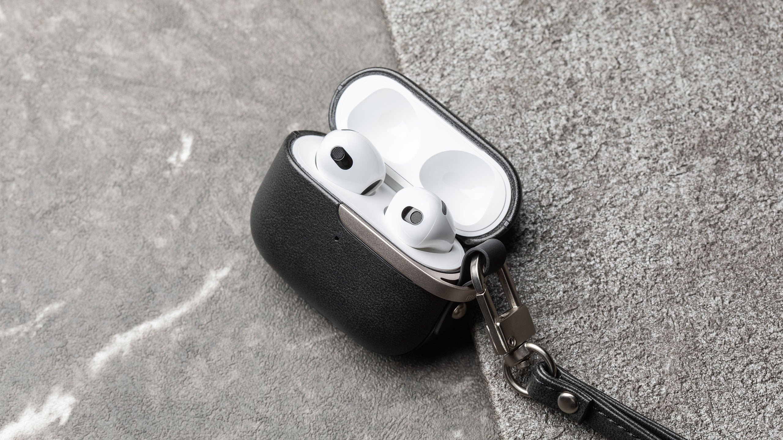 MOSHI Cases Pebbo Luxe étui AirPods 3 Charcoal Black cuir vegan