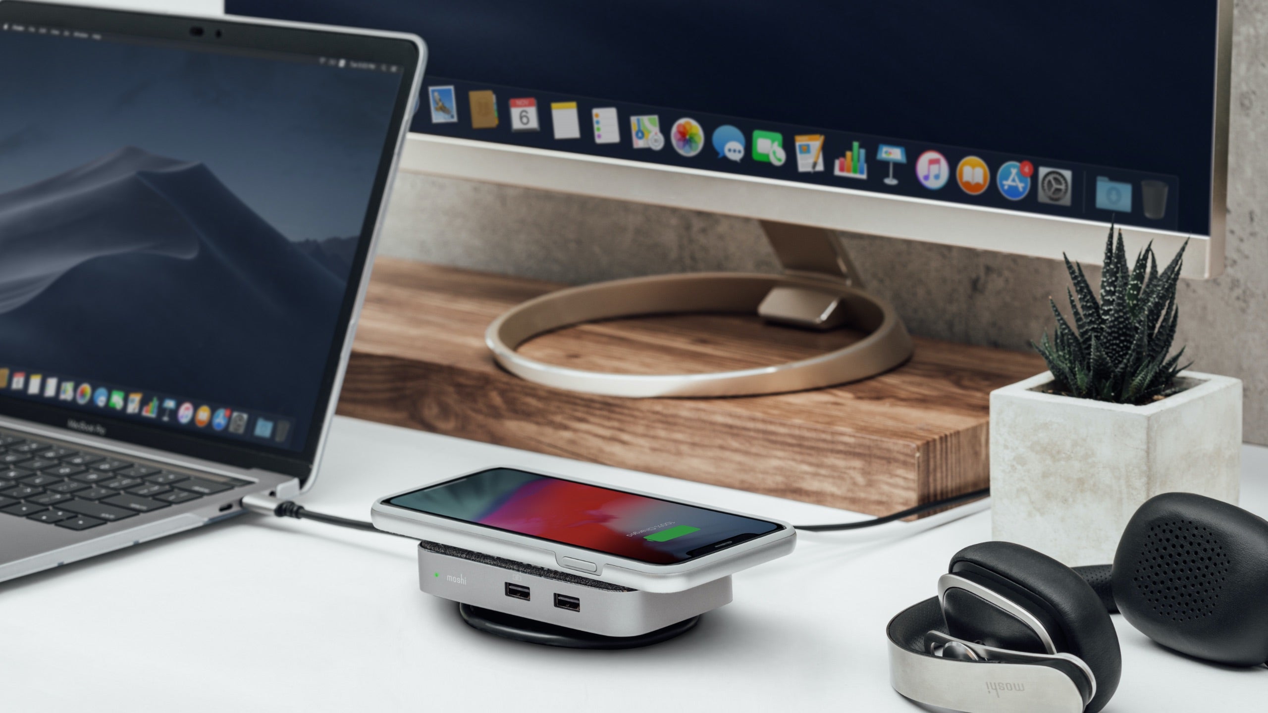 MOSHI Hubs and Docks Symbus Q Compact USB-C Dock with Wireless Charging dock USB-C EU