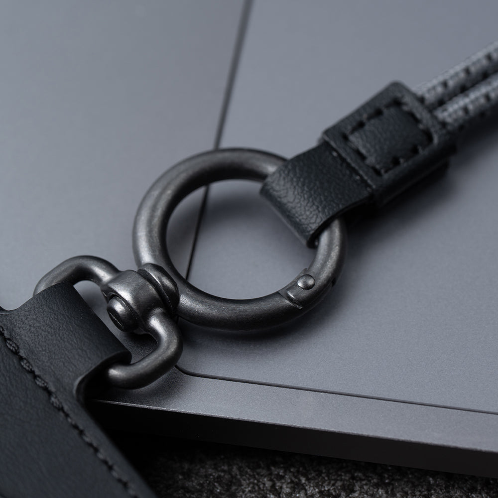 Moshi Card Holders and Keychains Flip ID/Badge Holder porte-badge cuir noir