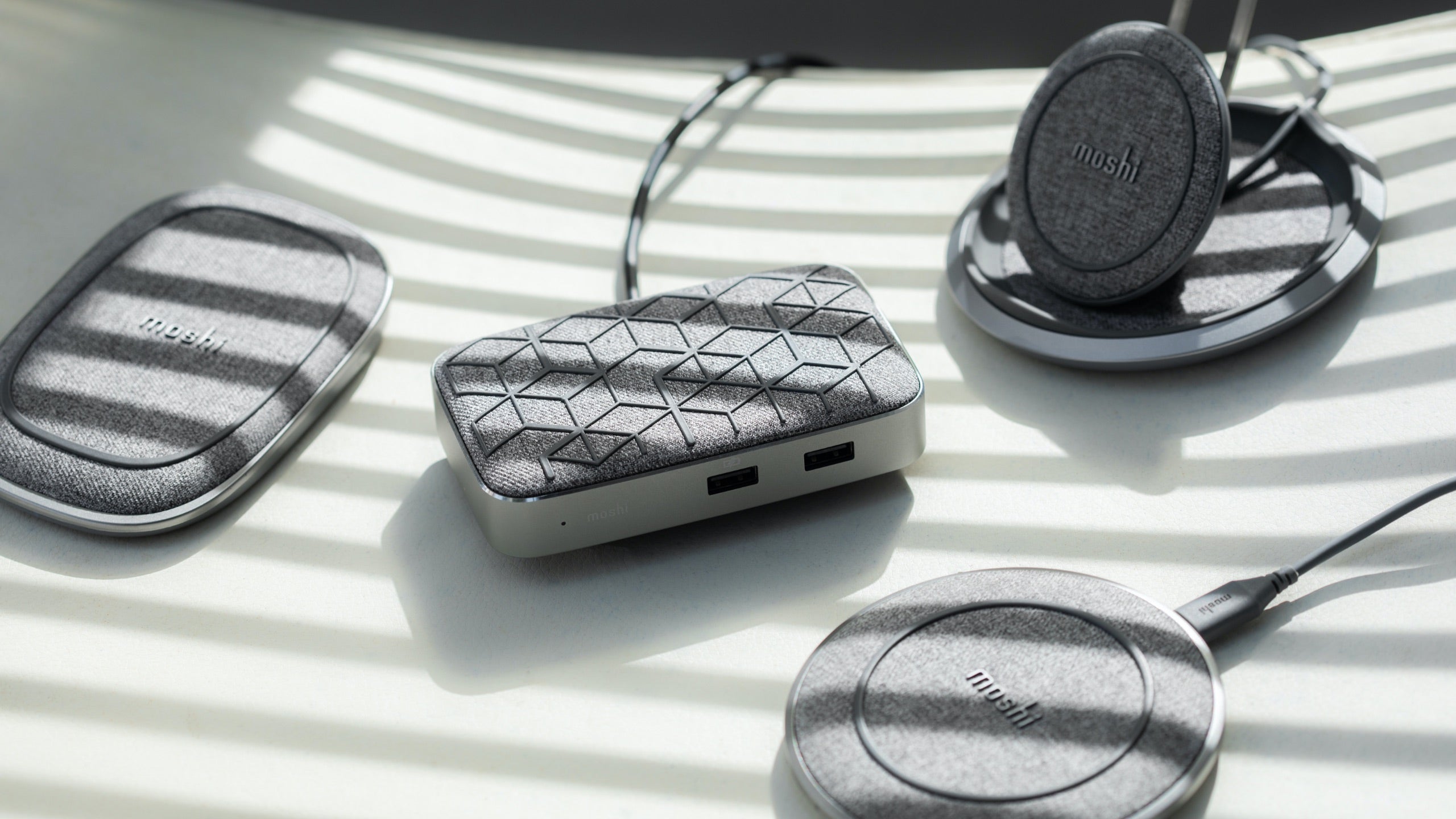 MOSHI Hubs and Docks Symbus Q Compact USB-C Dock with Wireless Charging dock USB-C EU