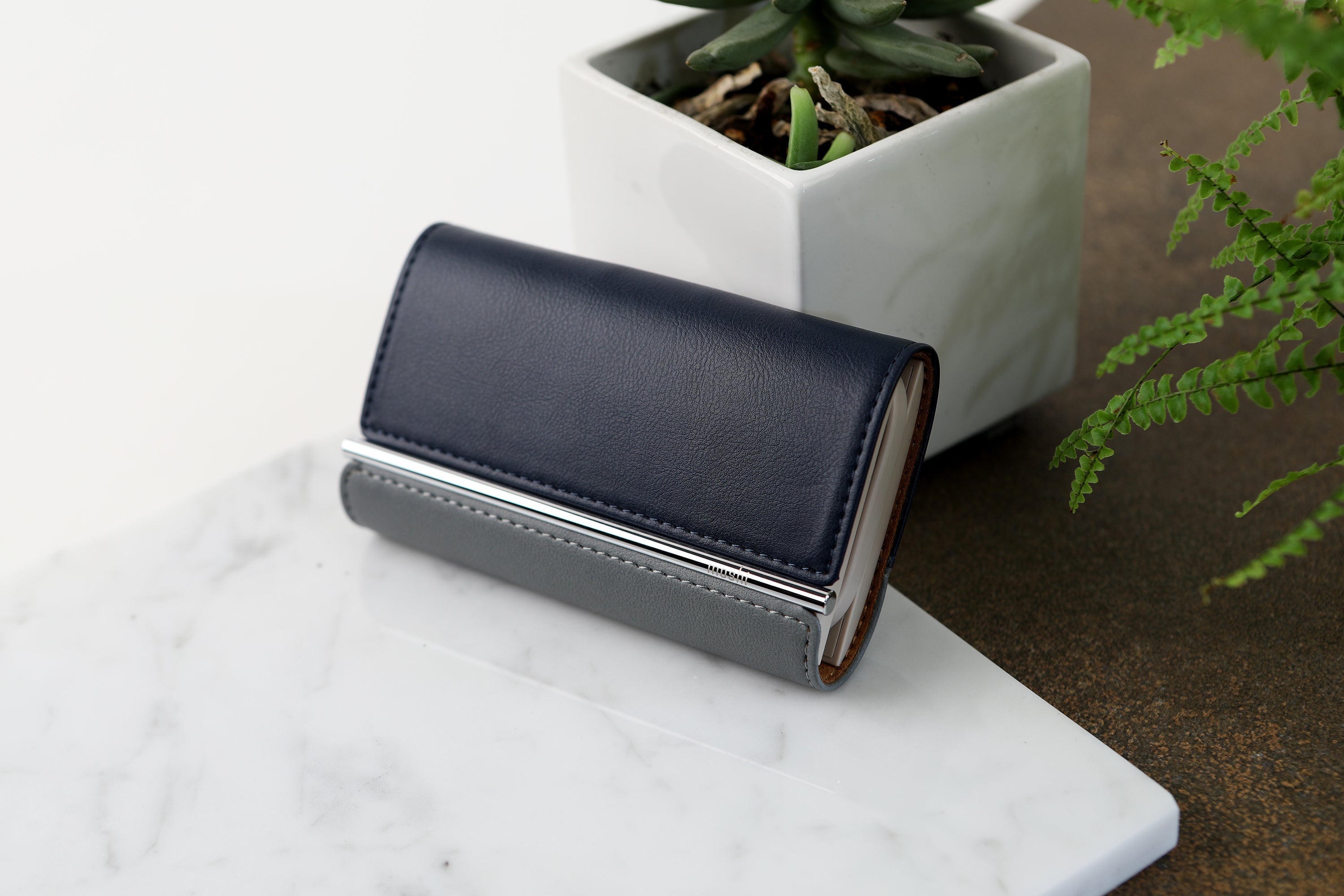 Moshi Chargers IonGo 5K Duo batterie externe 5 000 mAh gris, câbles intégrés