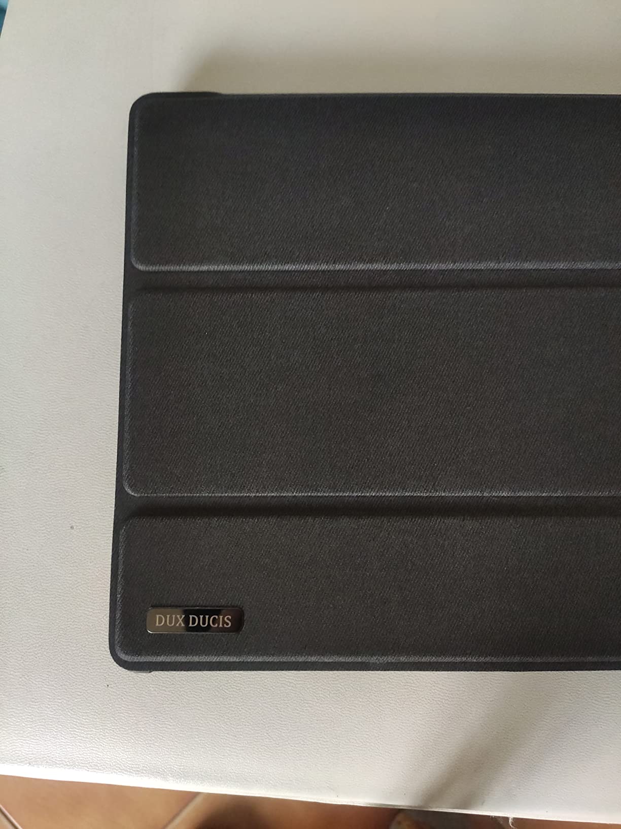 Dux Ducis Domo Series coque Samsung Galaxy Tab A8 10,5 pouces noire avec support