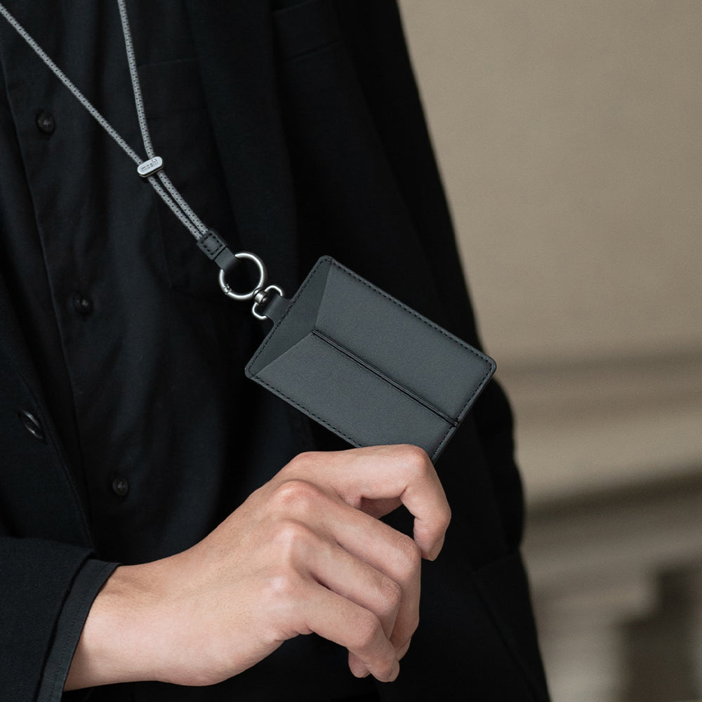 Moshi Card Holders and Keychains Flip ID/Badge Holder porte-badge cuir noir