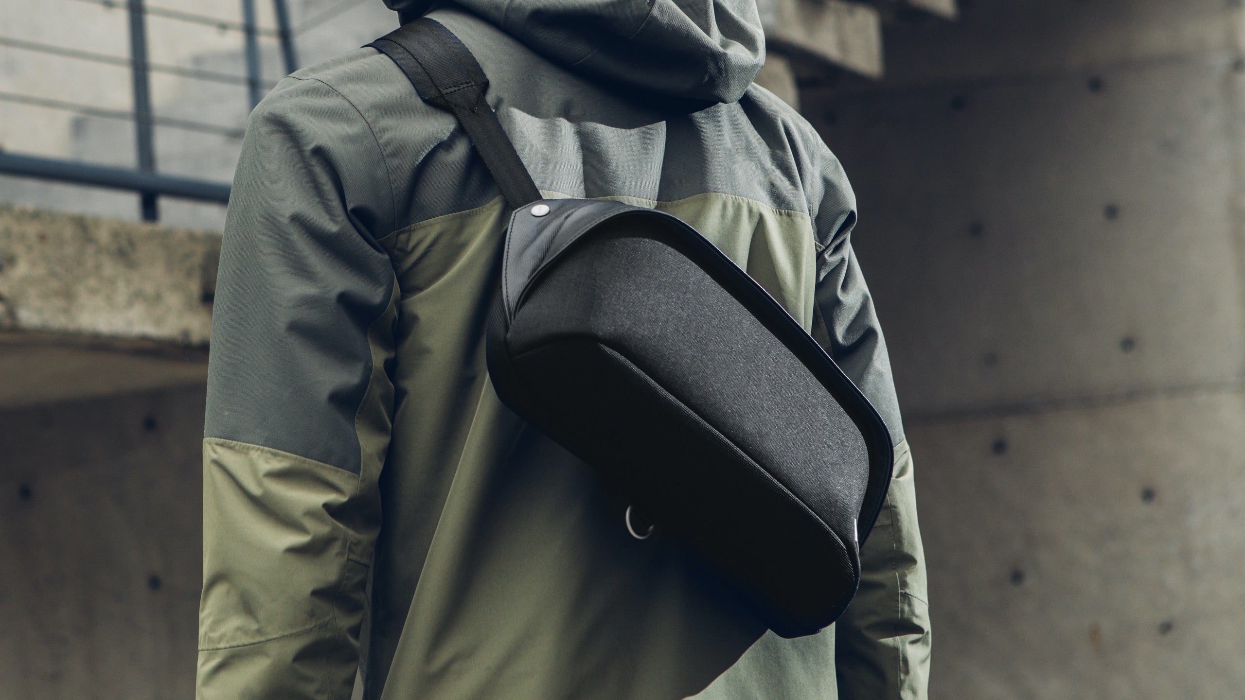 Moshi Bags Tego Slingpack - Sling Bag sac bandoulière Galaxy Black protection RFID