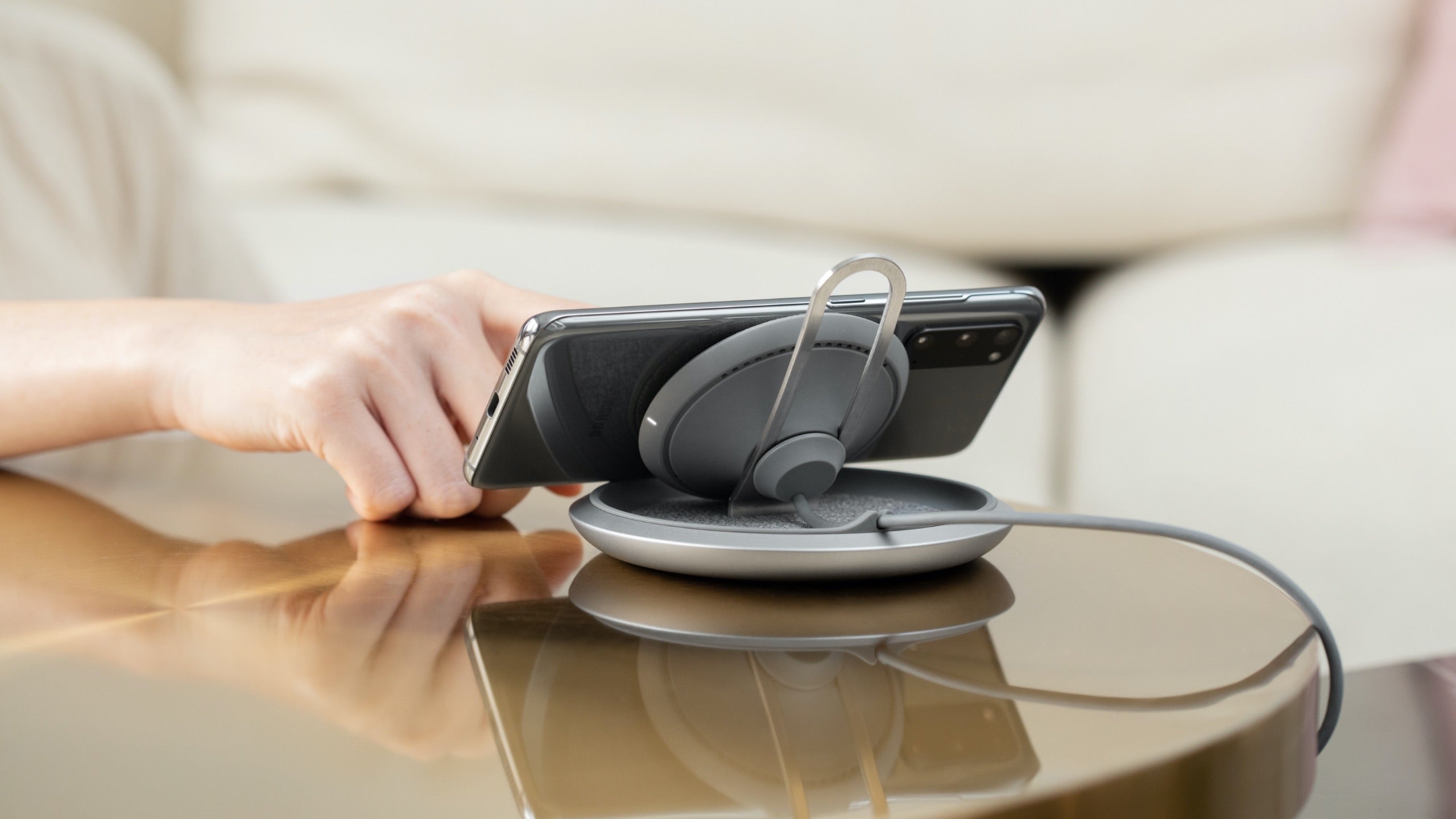 Moshi Chargers Lounge Q Wireless Charging Stand support chargeur sans fil gris nordique 15 W