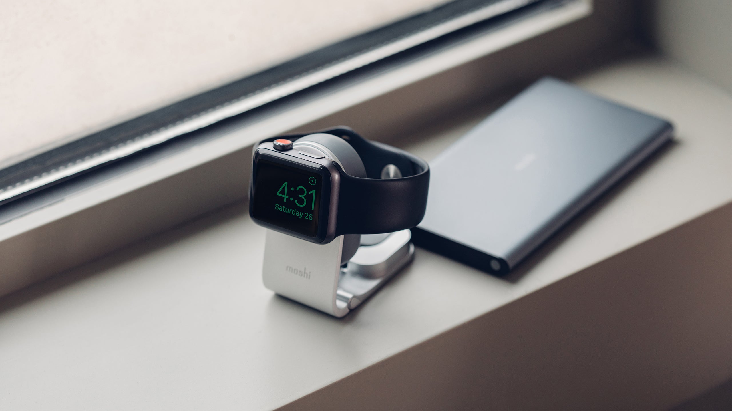 Moshi Chargers Flekto Compact Folding support de charge Apple Watch argent