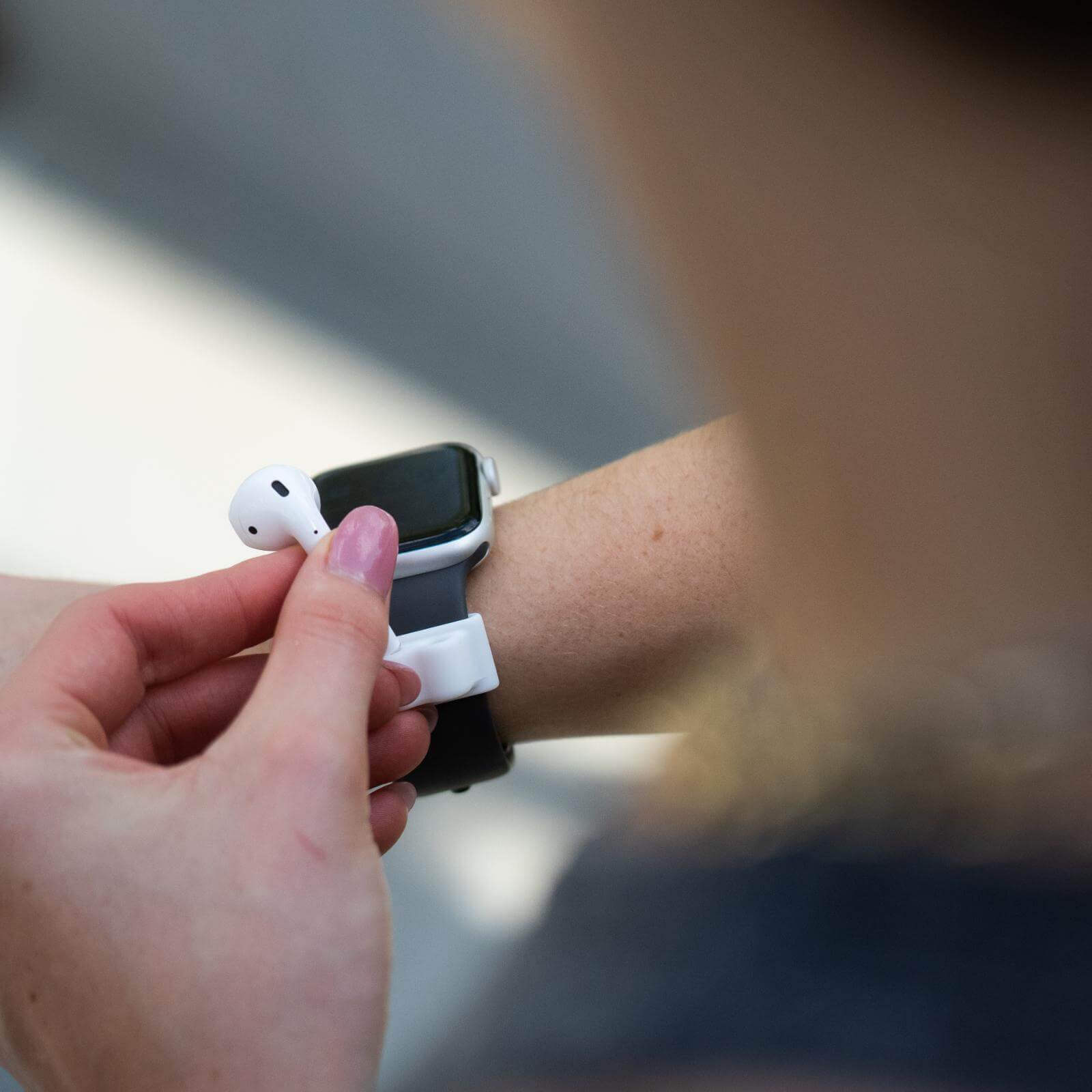 CASE-MATE AirPods Watch Band Holder support AirPods blanc en silicone