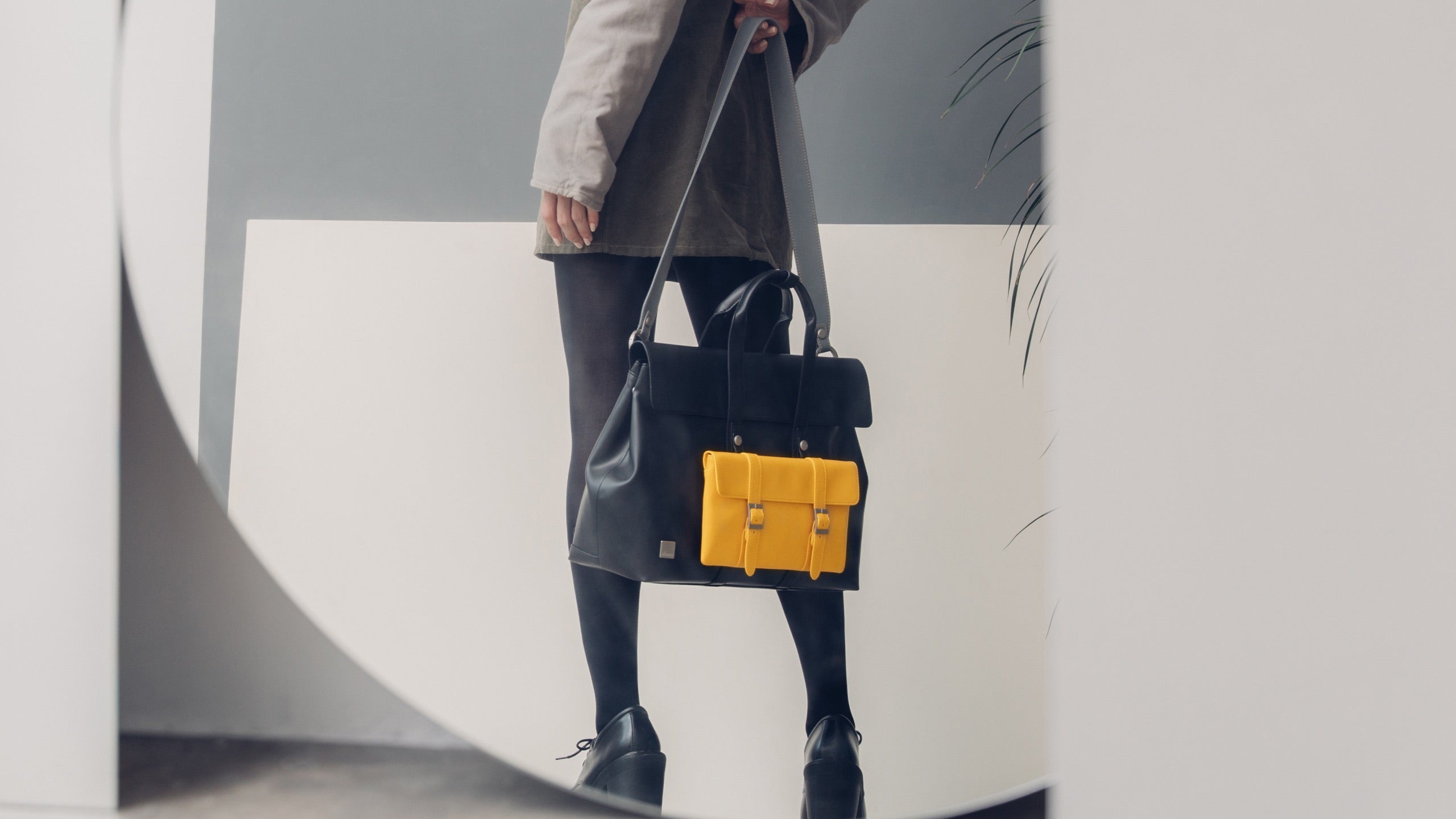 MOSHI Treya Clutch Crossbody sac bandoulière orange vermillon compact