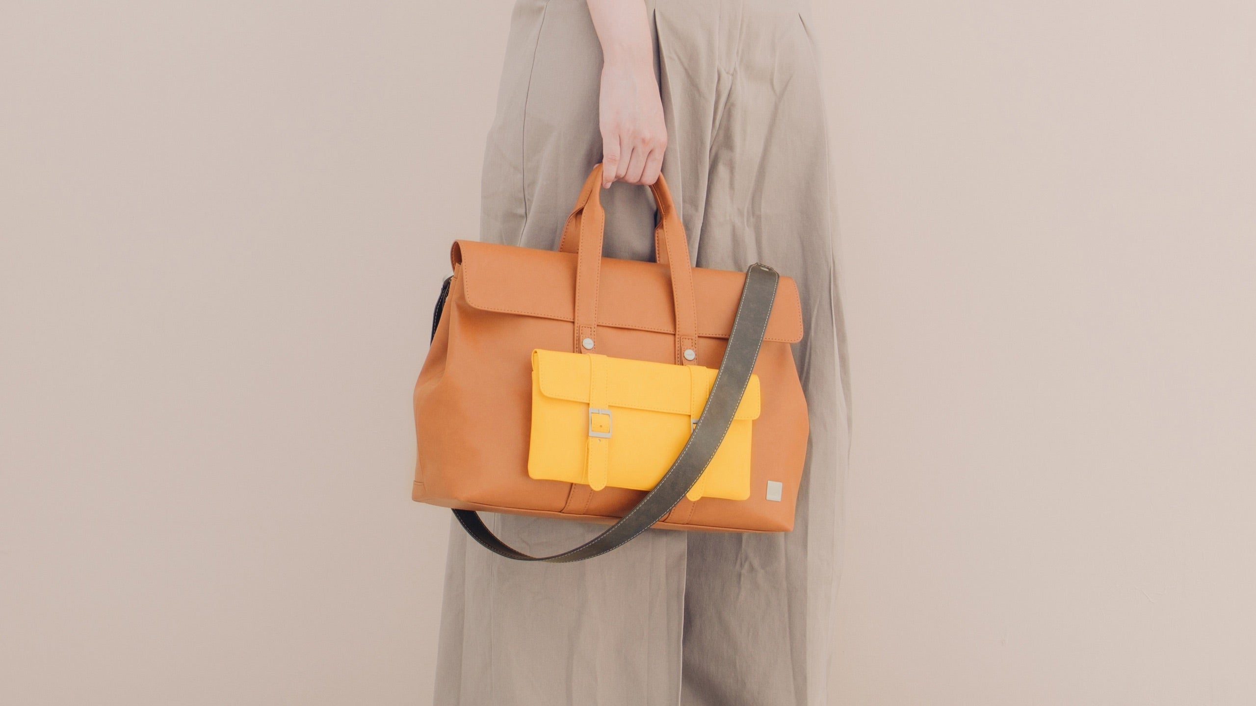 MOSHI Treya Clutch Crossbody sac bandoulière orange vermillon compact