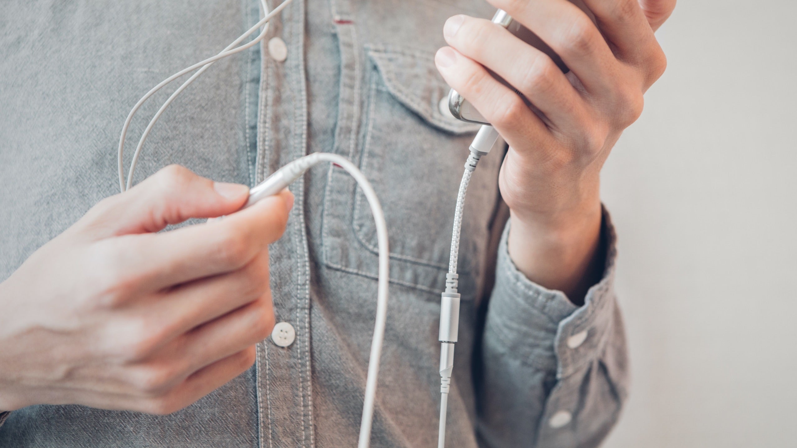 Moshi Cables and Adapters Integra™ Lightning to 3.5 mm Headphone Jack Adapter adaptateur audio Jet Silver