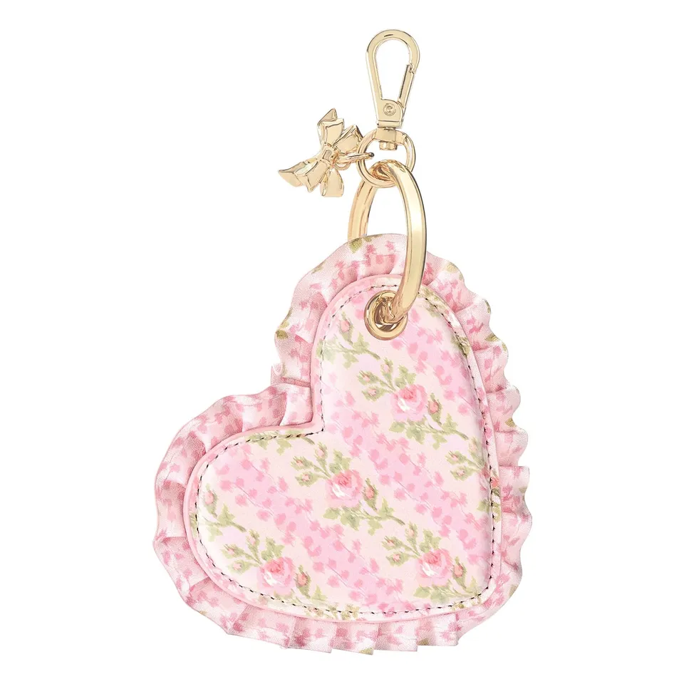 CASE-MATE x LoveShackFancy Ruffled Heart AirTag Keychain Charm porte-clés AirTag