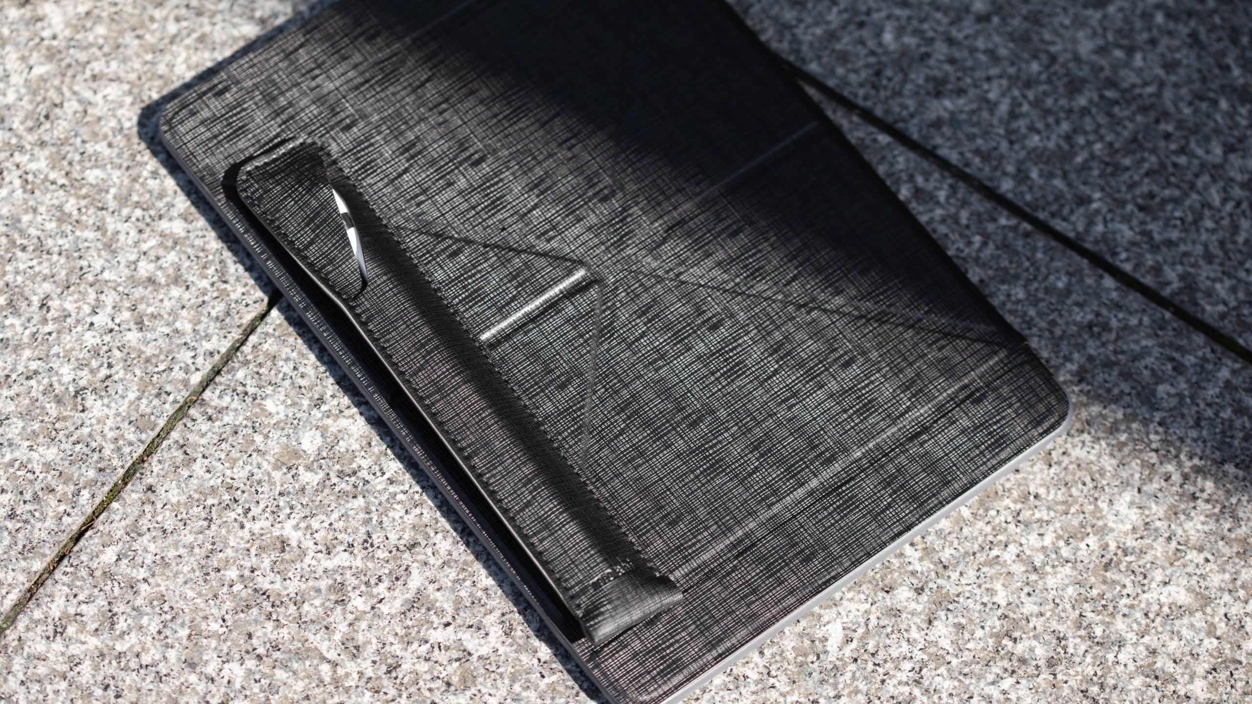 Moshi Accessories Apple Pencil Vegan Leather Case étui noir en cuir végan