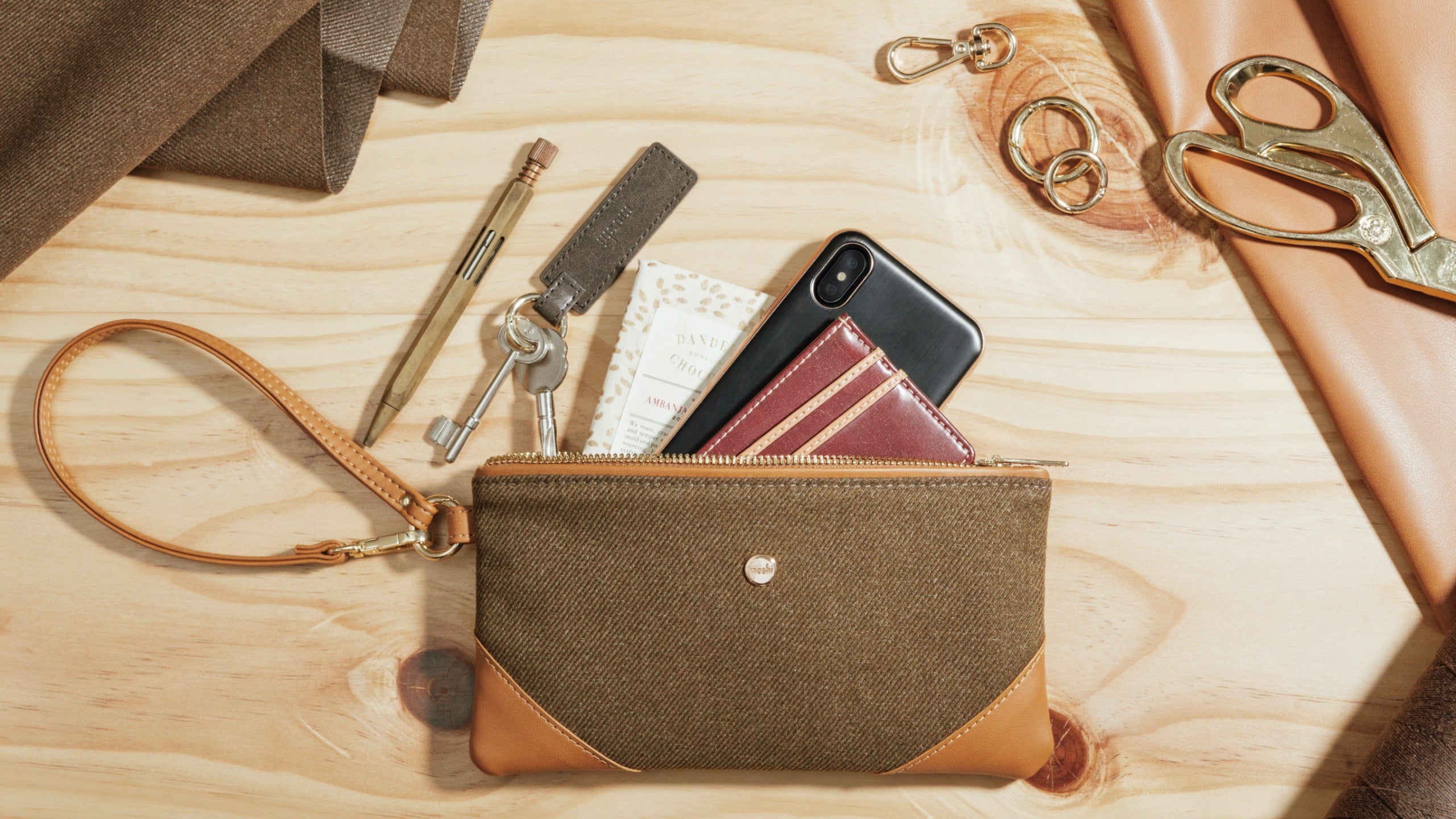 Moshi Bags Wristlet Clutch pochette bracelet marron vintage