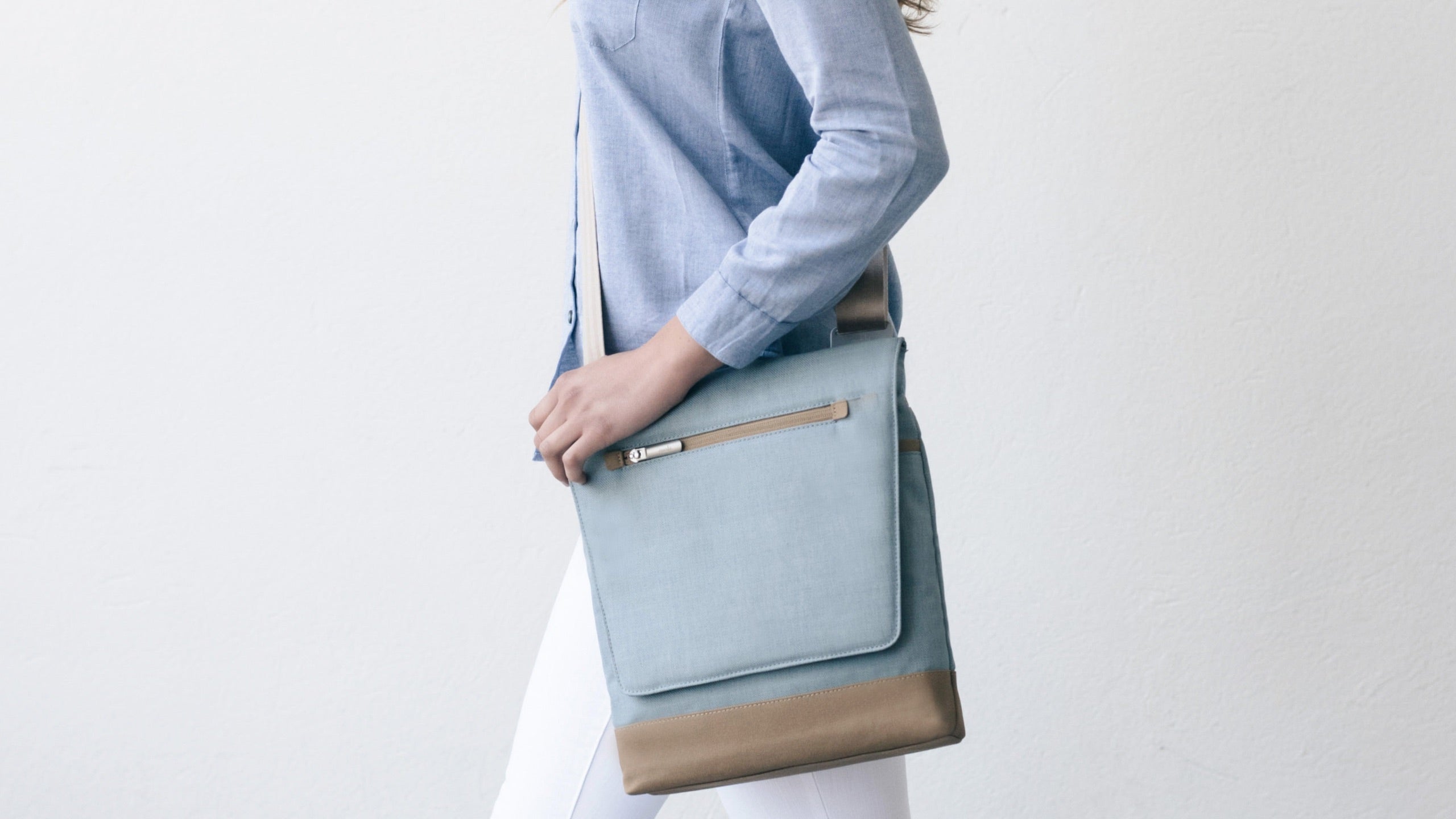 Moshi Bags Aerio Lite Laptop Messenger Bag sacoche Sky Blue