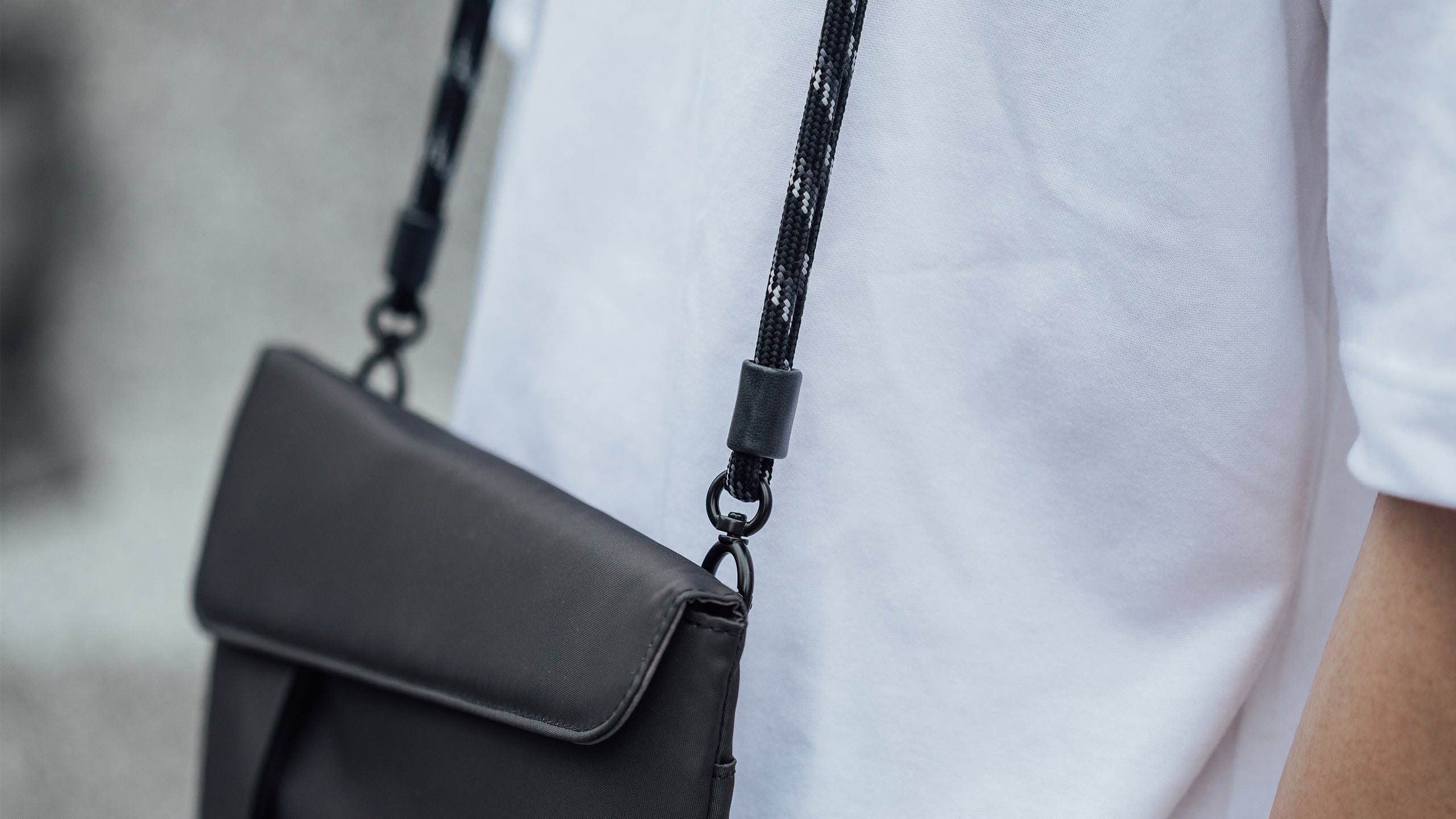 Moshi Accessories Adjustable Body Strap sangle bandoulière camo noir