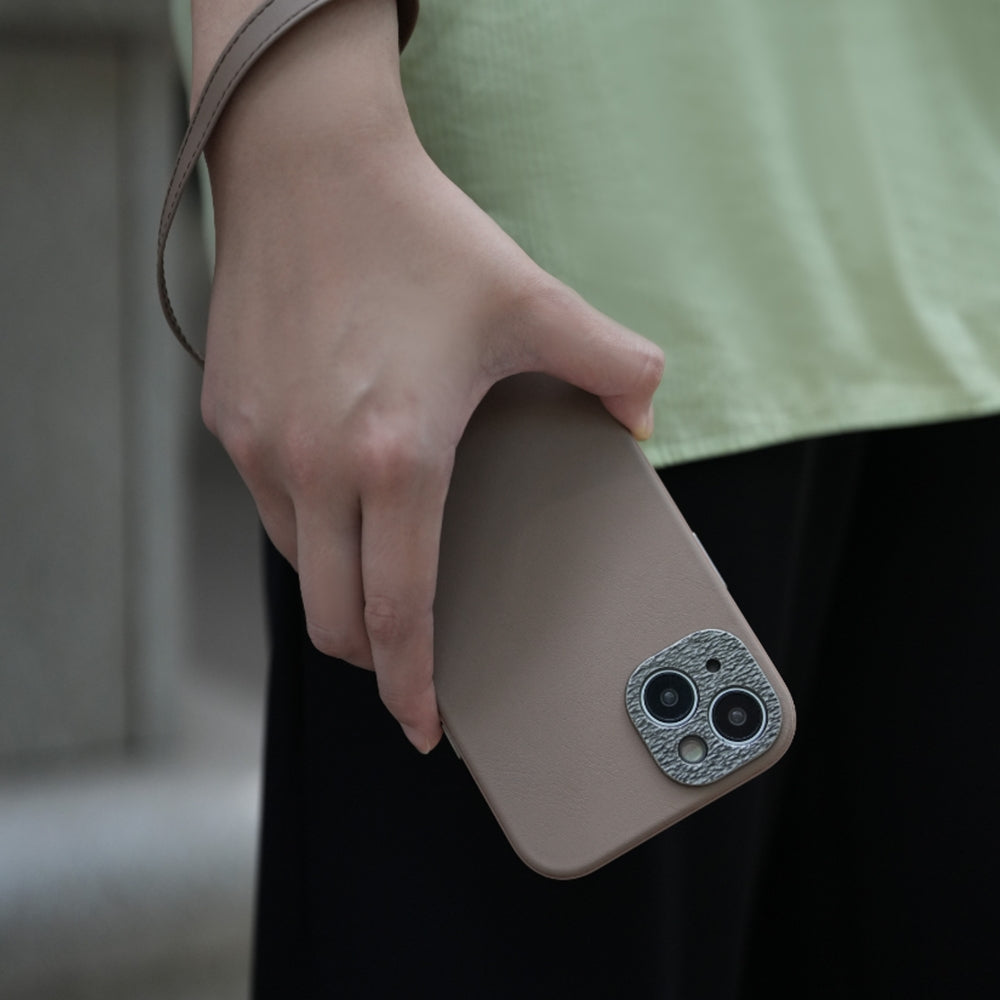 MOSHI Cases Napa Hardshell Case MagSafe coque iPhone 15 Pro Max noire en cuir végétal