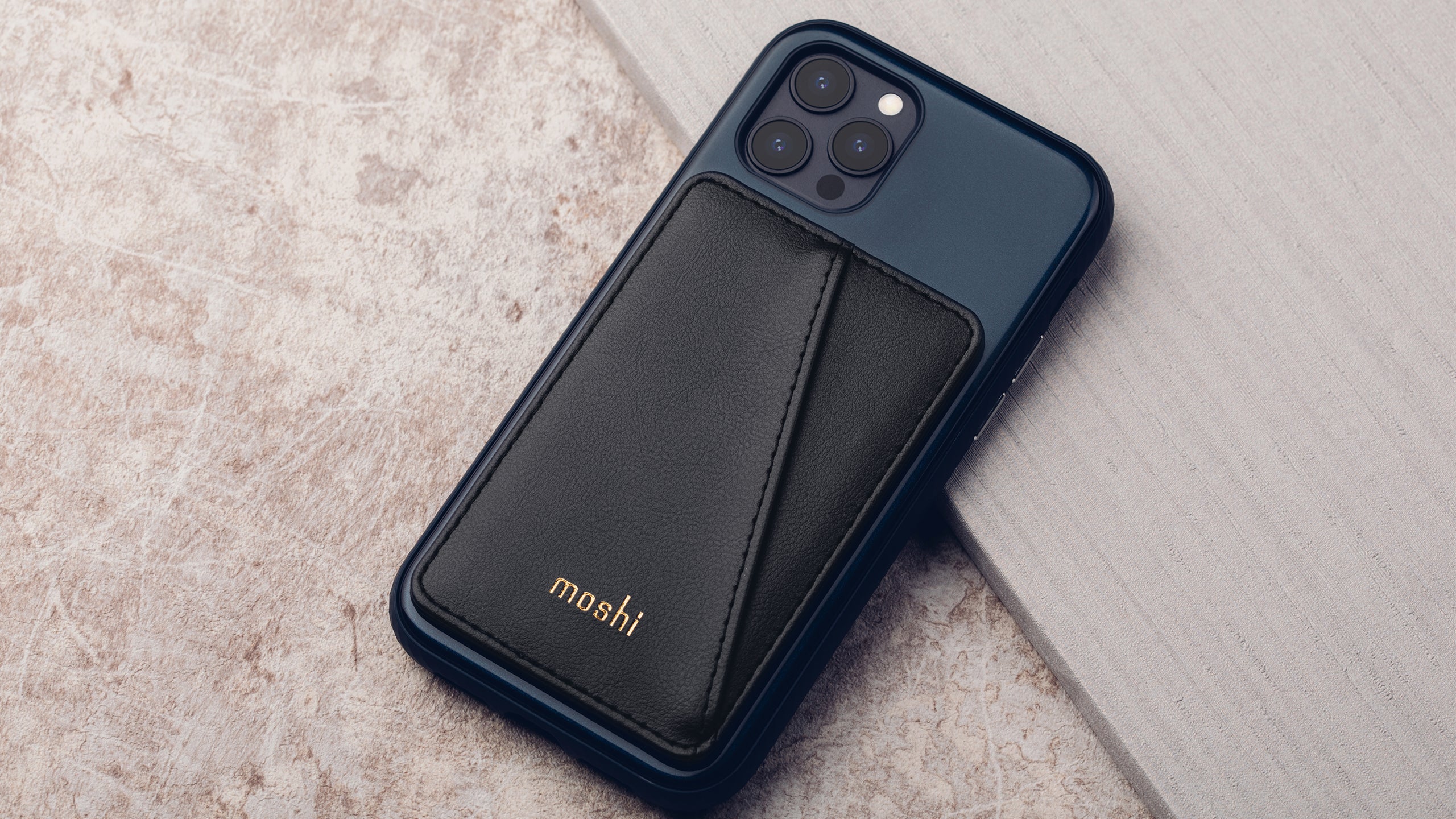 Moshi Wallets SnapTo™ Magnetic Slim Wallet porte-cartes caramel brun magnétique
