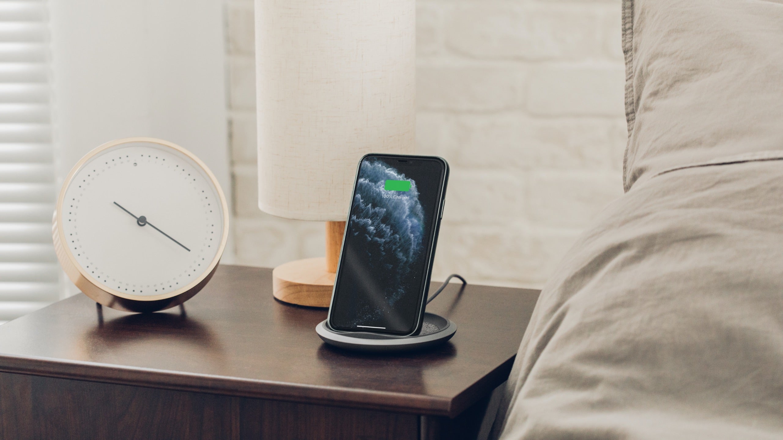 Moshi Chargers Lounge Q Wireless Charging Stand support chargeur sans fil gris nordique 15 W
